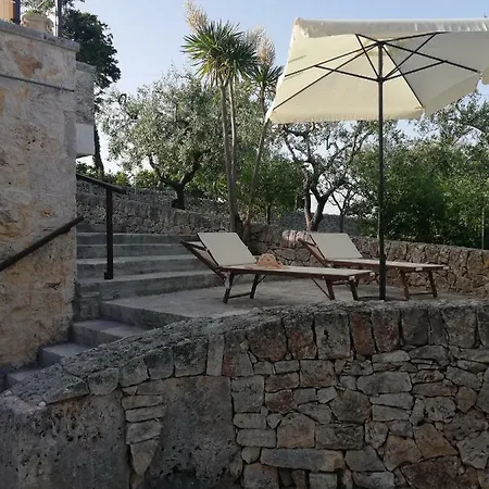 Trulli Soleti * 洛科罗通多